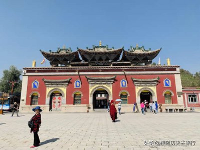 ​塔尔寺在哪里介绍（塔尔寺位于西宁市湟中县城的地方）