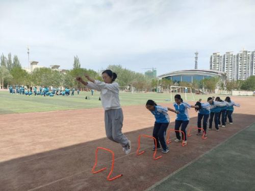 阳光像花儿一样绽放电视剧全集免费观看，阳光像花儿一样绽放电视剧小号插曲是什么-第1张图片-