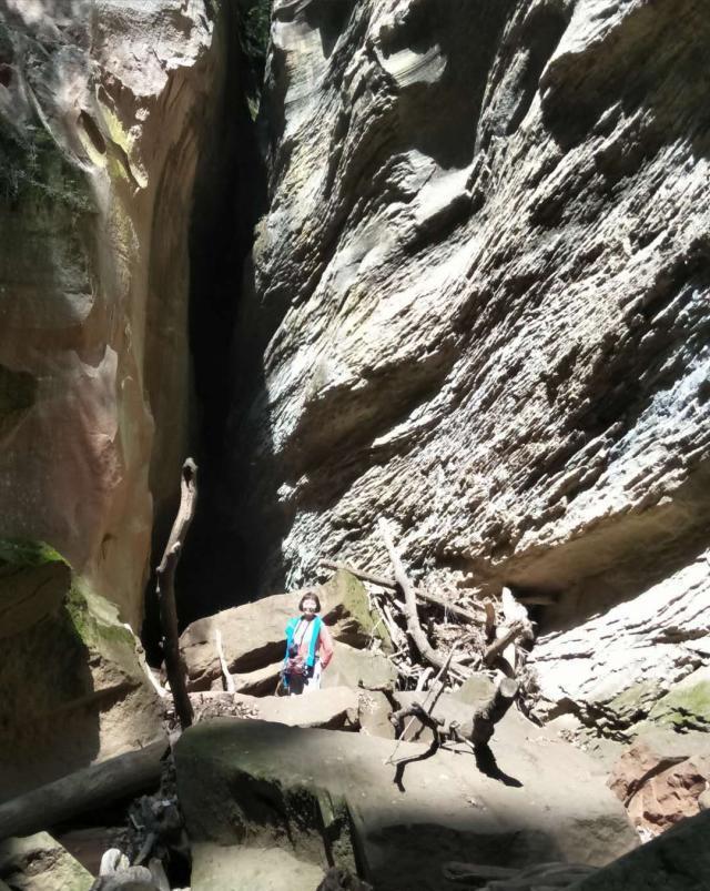 峡壁凹凸有致，线条优美流畅，甘泉雨岔大峡谷之五里湾峡谷（一）