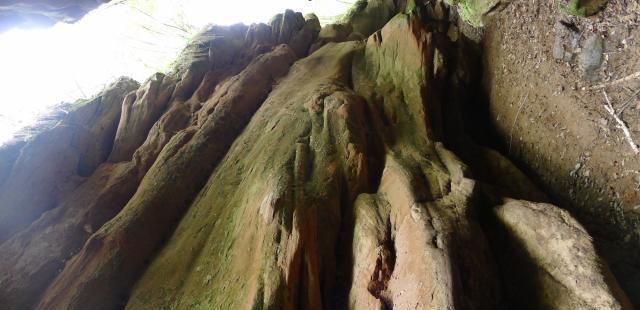 峡壁凹凸有致，线条优美流畅，甘泉雨岔大峡谷之五里湾峡谷（一）