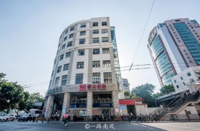 ​广州人民南路，曾经是全市三个一级商业中心之一，现在却有点冷清